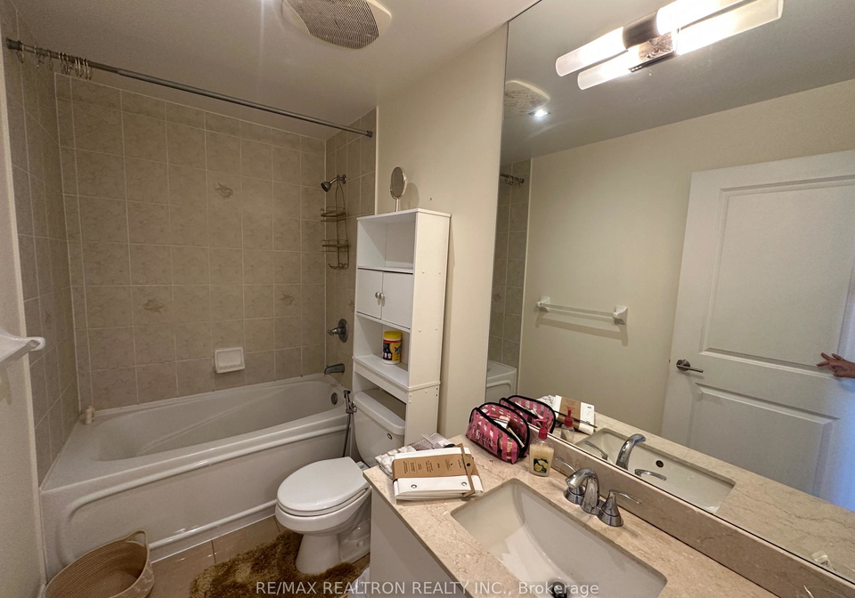 18-yorkville-avenue-toronto-toronto-ontario-c13637848