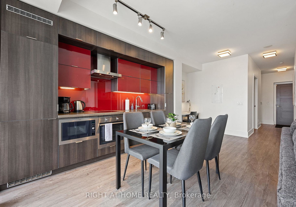 300-front-street-w-toronto-toronto-ontario-c13638564