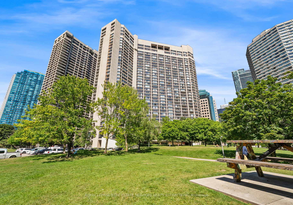 33-harbour-square-toronto-toronto-ontario-c13638714