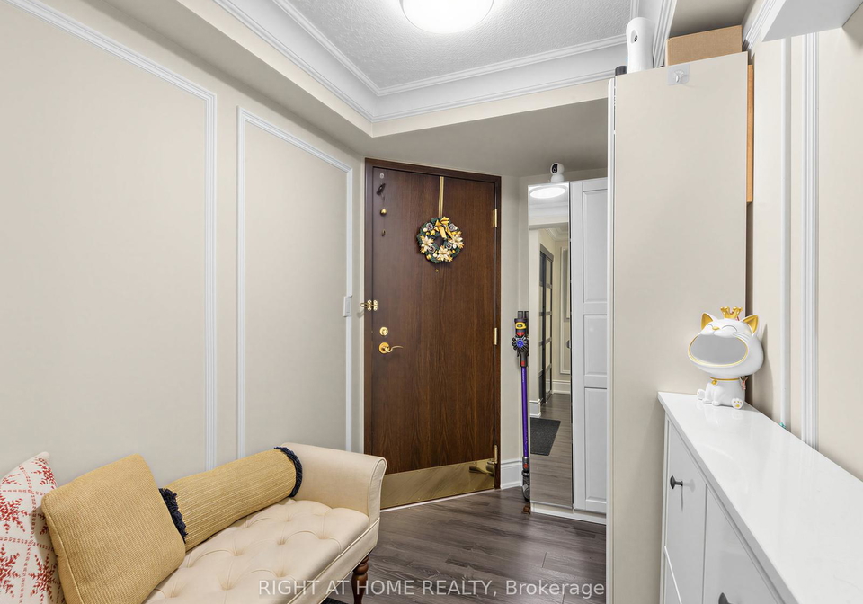28-hollywood-avenue-toronto-north-york-ontario-c13639476