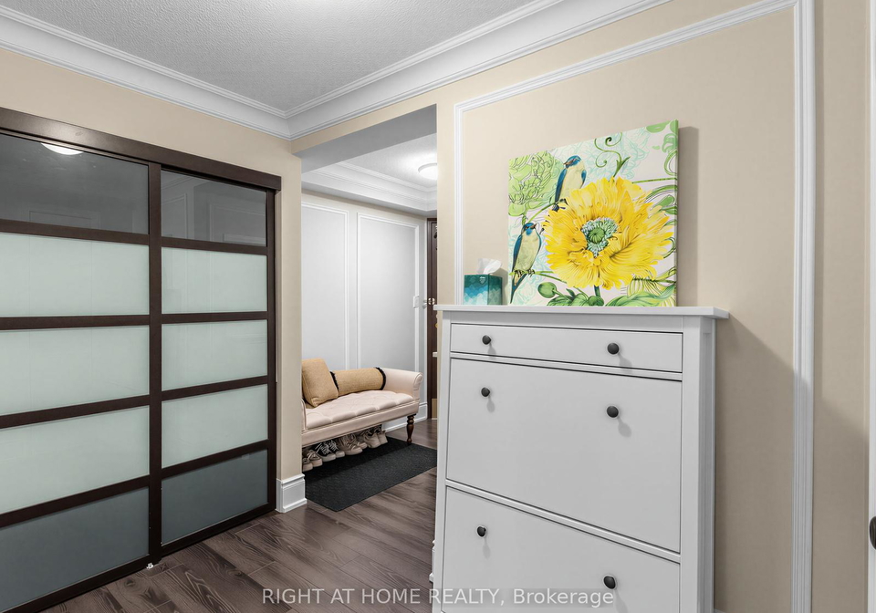 28-hollywood-avenue-toronto-north-york-ontario-c13639476