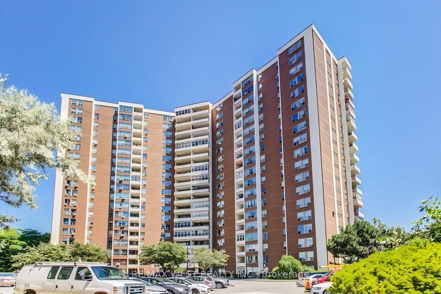 60-pavane-linkway-toronto-east-york-ontario-c13639568
