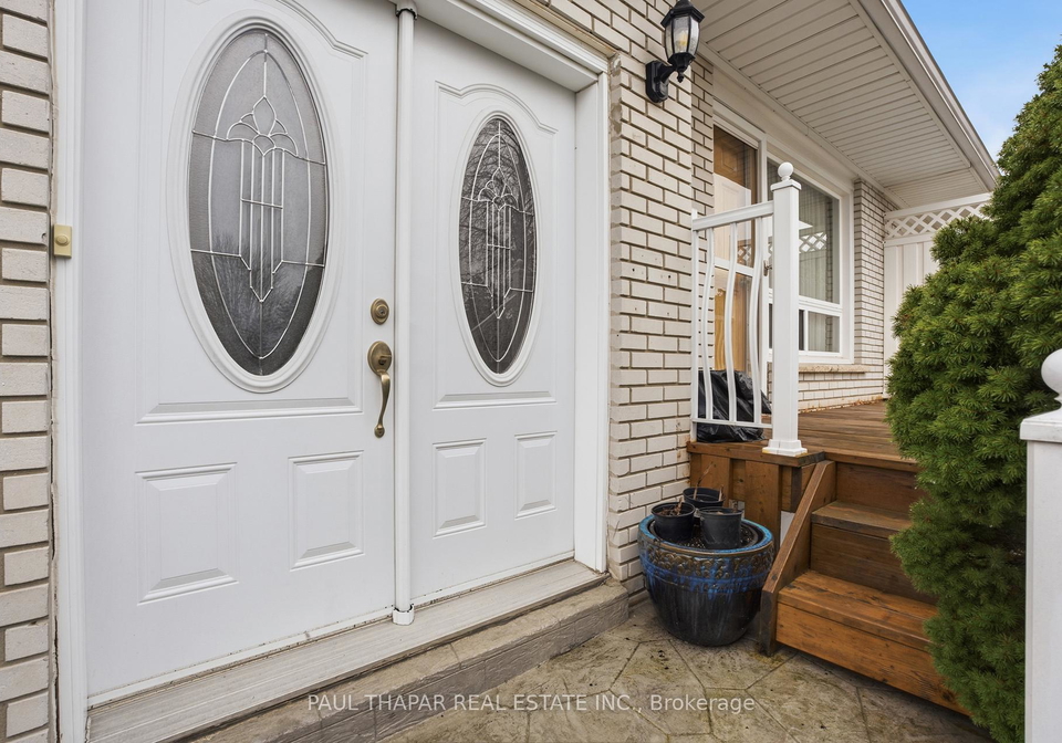 10-castlebury-crescent-toronto-north-york-ontario-c13639806