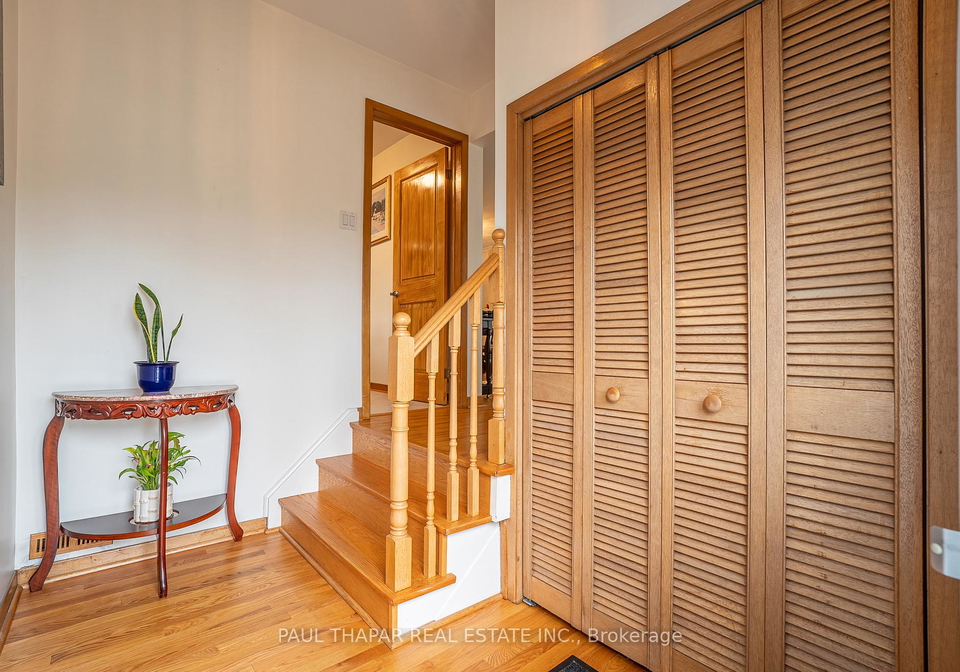 10-castlebury-crescent-toronto-north-york-ontario-c13639806