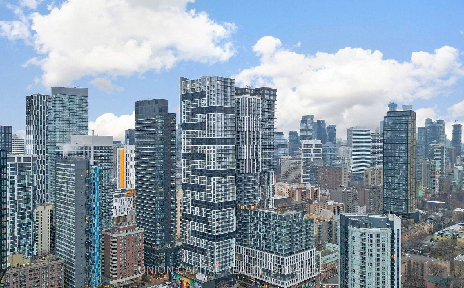 181-dundas-street-e-toronto-toronto-ontario-c13640292