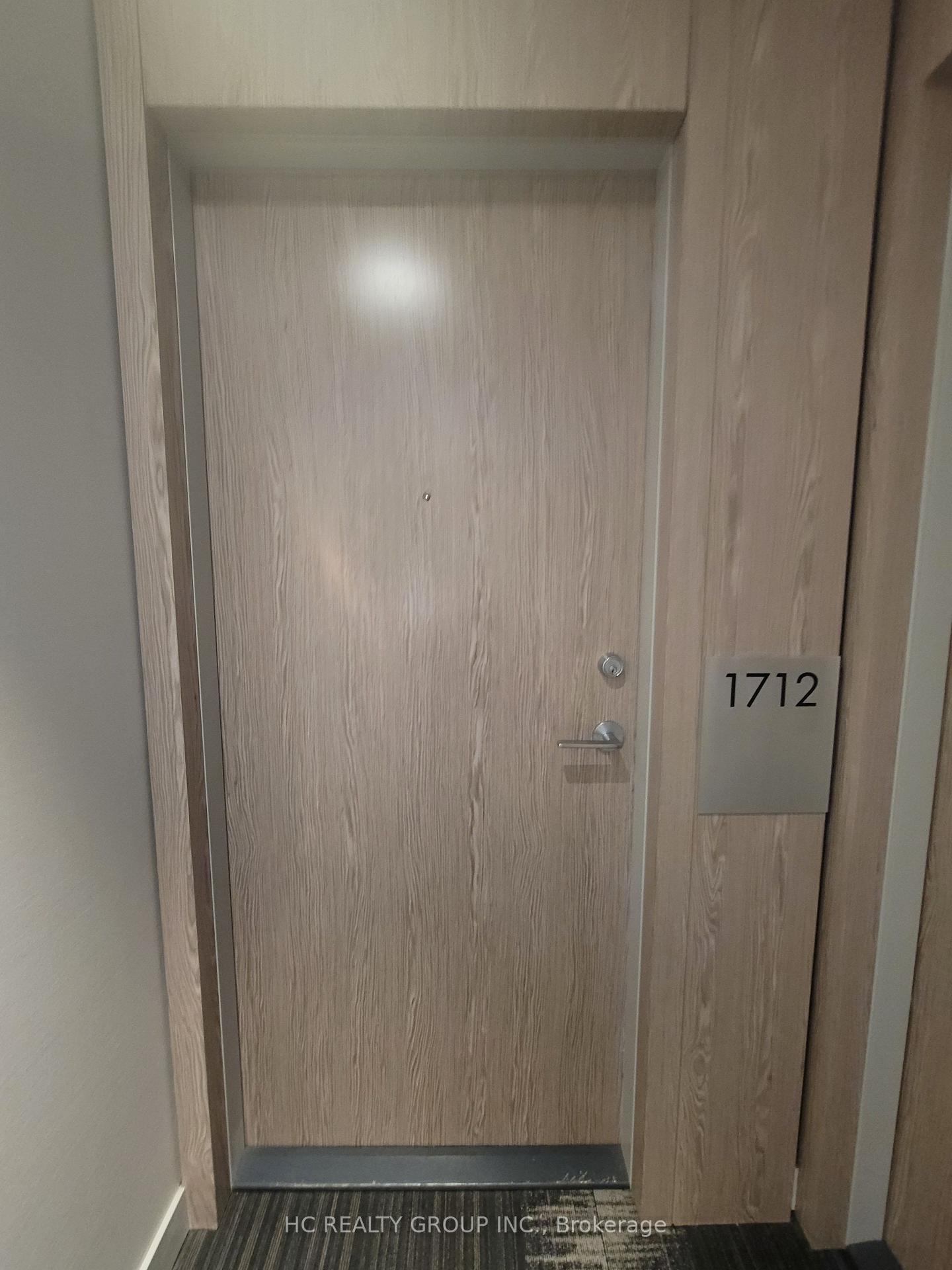215-queen-street-w-toronto-toronto-ontario-c13641368