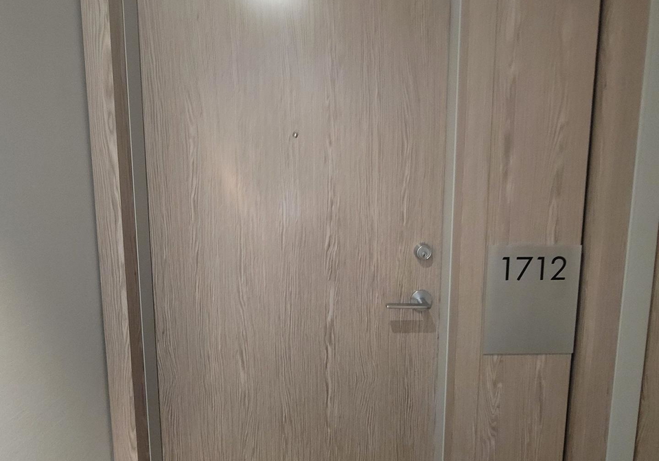 215-queen-street-w-toronto-toronto-ontario-c13641368