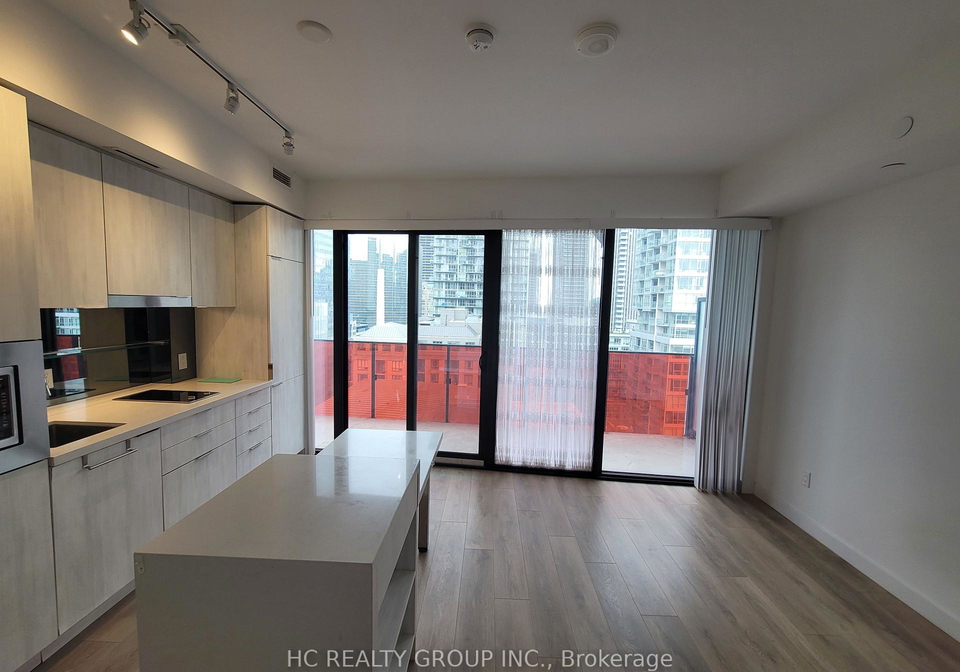 215-queen-street-w-toronto-toronto-ontario-c13641368
