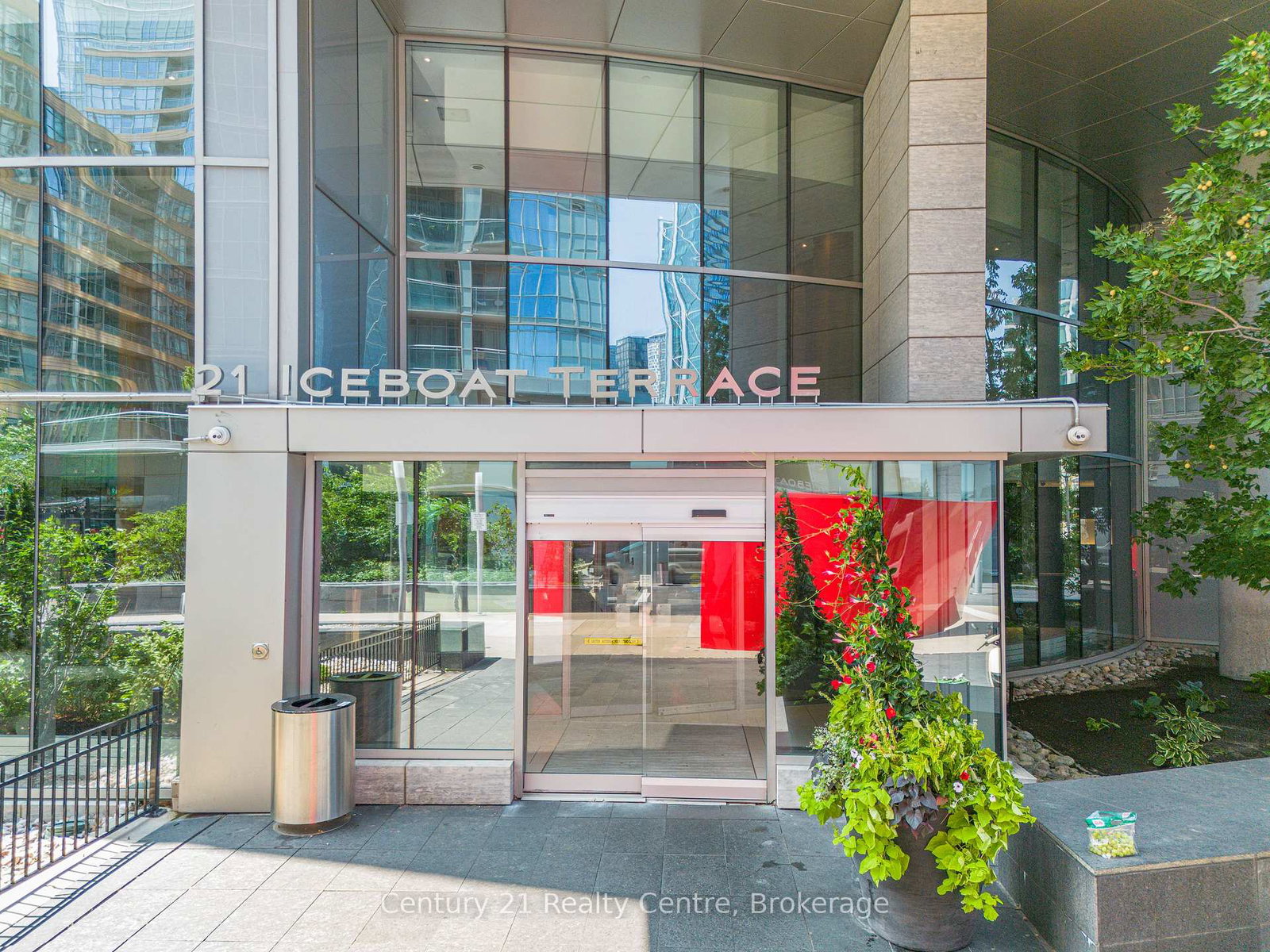 21-iceboat-terrace-toronto-toronto-ontario-c13641624