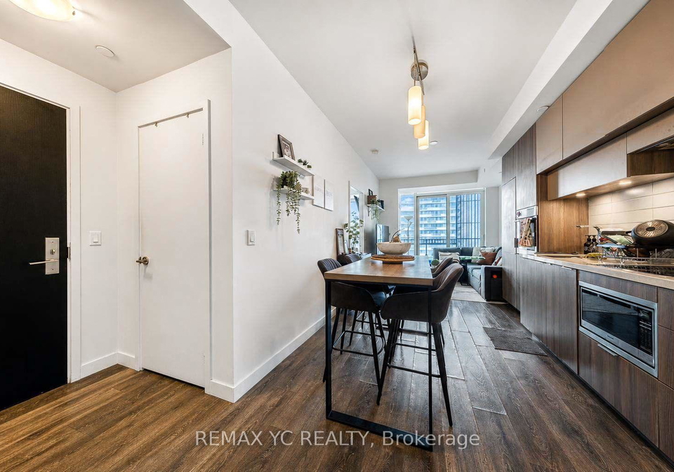 8-eglinton-avenue-e-toronto-toronto-ontario-c13641634