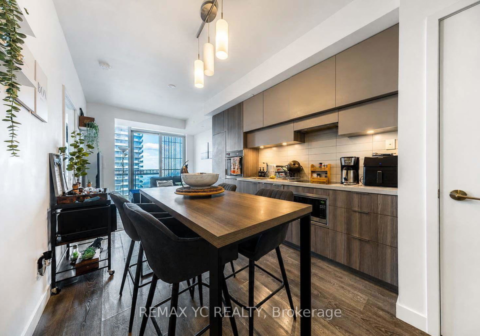 8-eglinton-avenue-e-toronto-toronto-ontario-c13641634