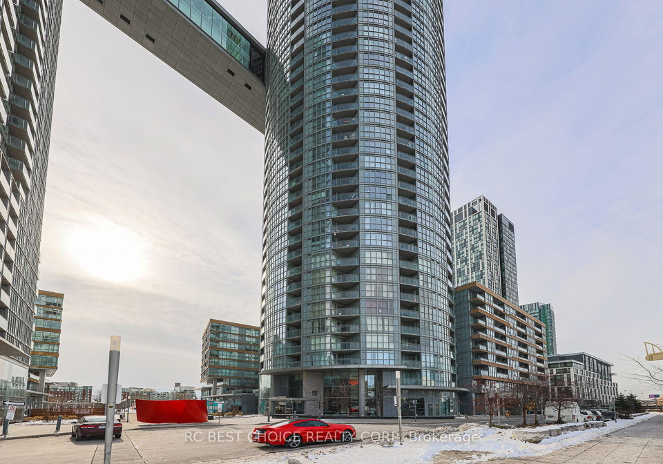 21-iceboat-terrace-n-toronto-toronto-ontario-c13642058