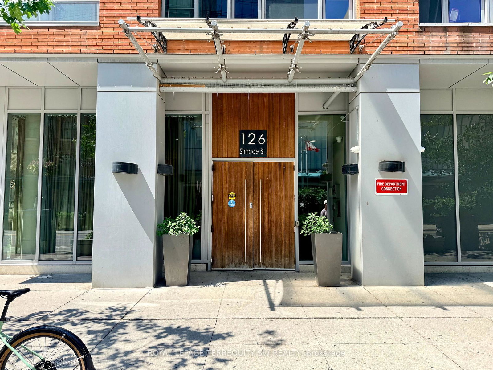 126-simcoe-street-toronto-toronto-ontario-c13642136