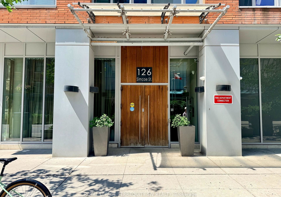 126-simcoe-street-toronto-toronto-ontario-c13642136