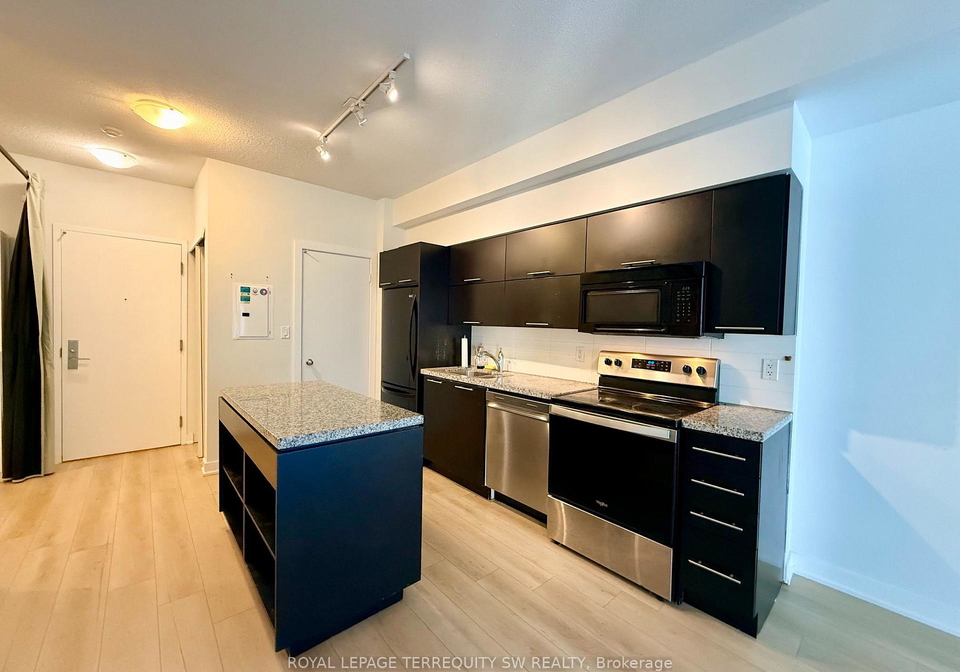 126-simcoe-street-toronto-toronto-ontario-c13642136