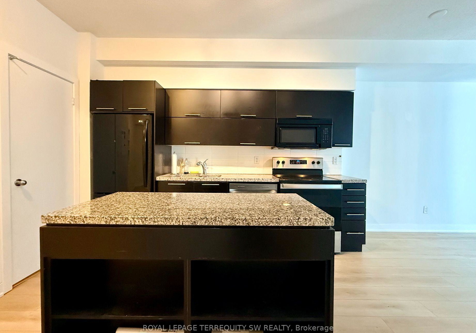 126-simcoe-street-toronto-toronto-ontario-c13642136