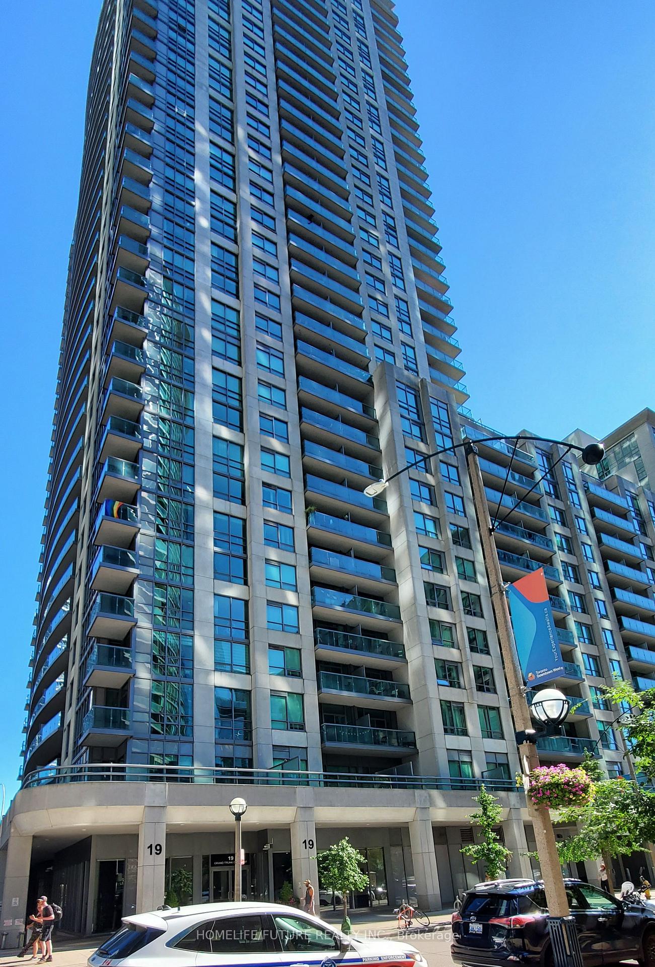 19-grand-trunk-crescent-toronto-toronto-ontario-c13642190