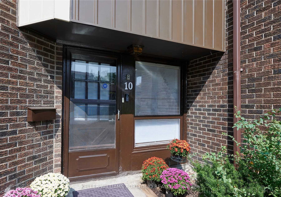 10-lofty-hill-way-toronto-north-york-ontario-c13642794