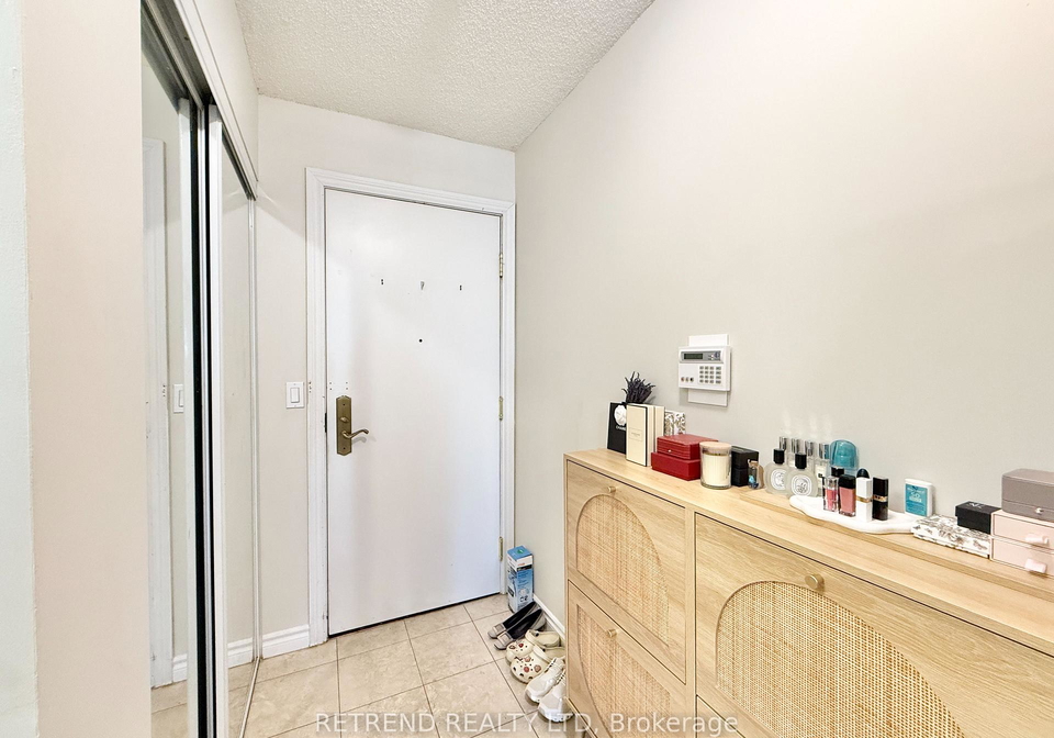 18-sommerset-way-toronto-north-york-ontario-c13643064
