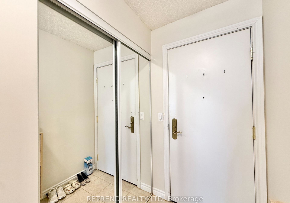 18-sommerset-way-toronto-north-york-ontario-c13643064