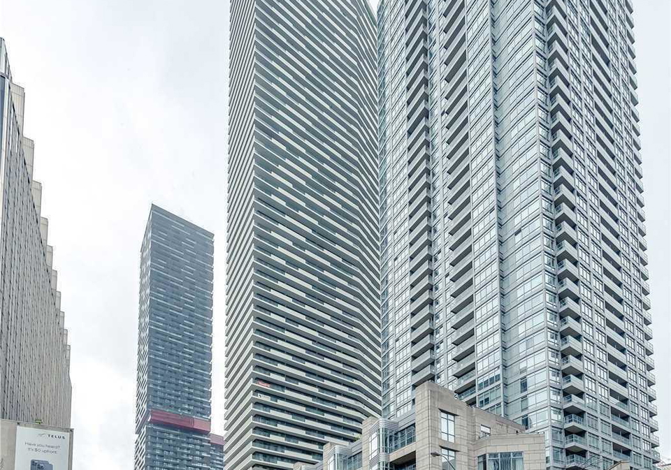 2221-yonge-street-toronto-toronto-ontario-c13644296