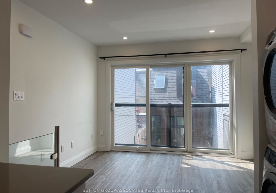9-whitaker-avenue-toronto-toronto-ontario-c13644784