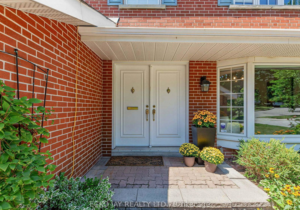 22-meadowglade-crescent-toronto-north-york-ontario-c13645640
