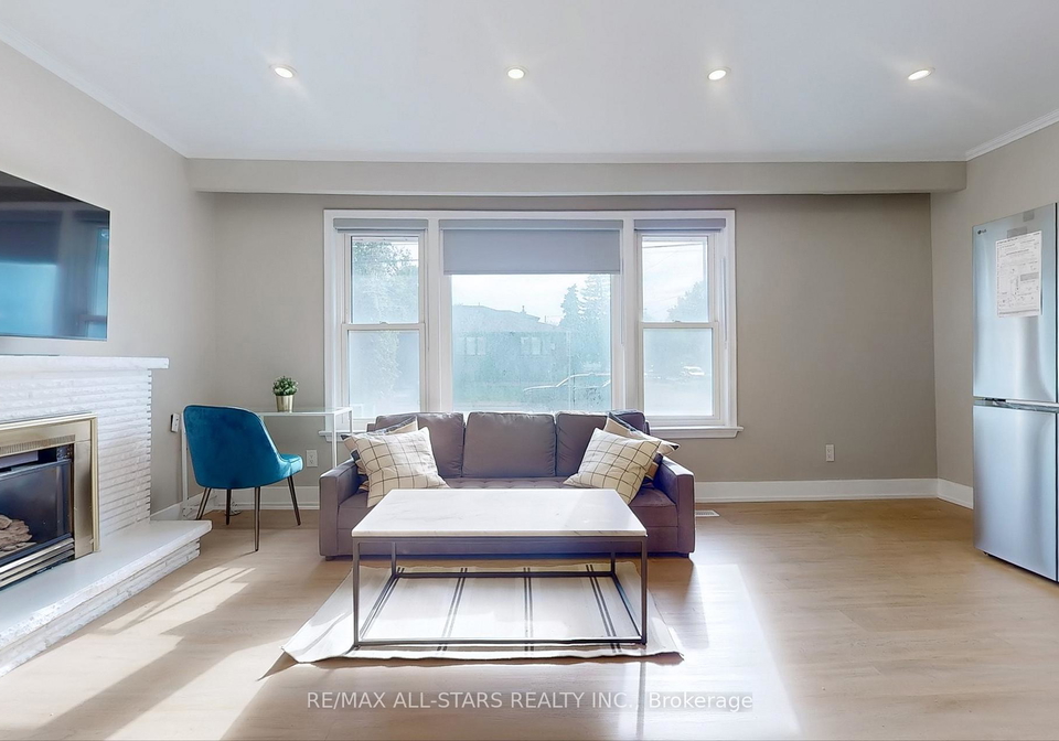 105-betty-ann-drive-toronto-toronto-ontario-c13645836