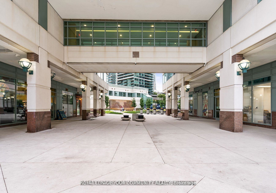 10-queens-quay-w-toronto-toronto-ontario-c13646686