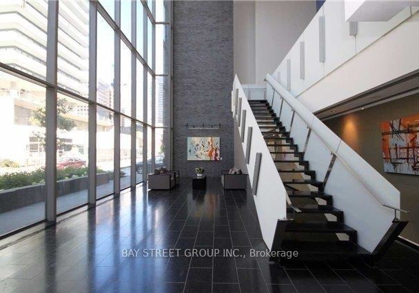 33-charles-street-e-toronto-toronto-ontario-c13646738