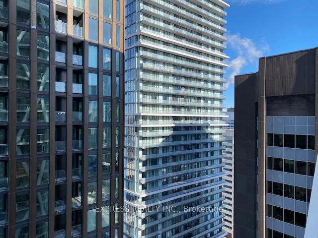 230-simcoe-street-toronto-toronto-ontario-c13647200