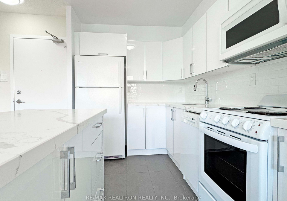 666-spadina-avenue-toronto-toronto-ontario-c13647446
