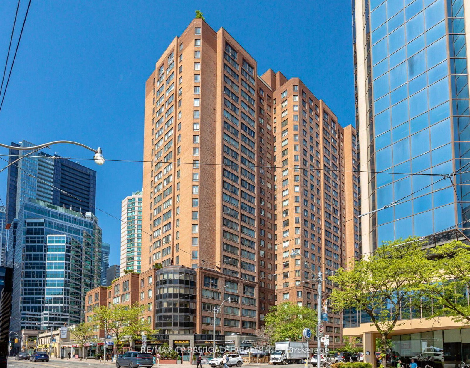 633-bay-street-toronto-toronto-ontario-c13648132