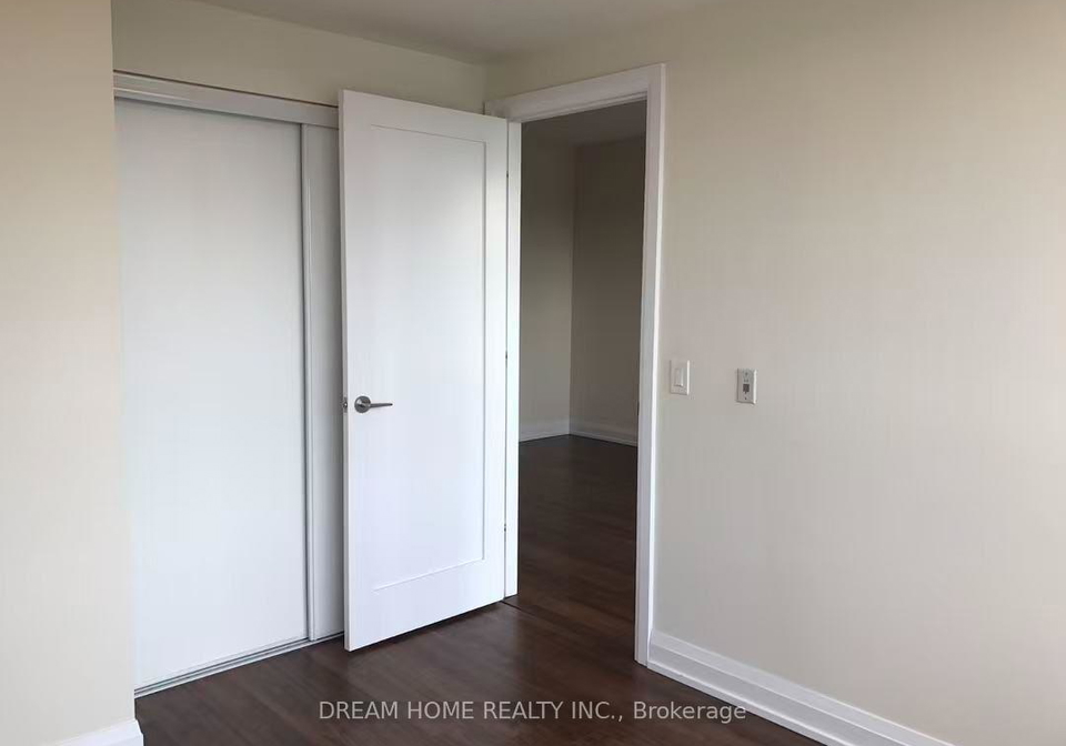 5-shepperd-avenue-e-toronto-north-york-ontario-c13648248