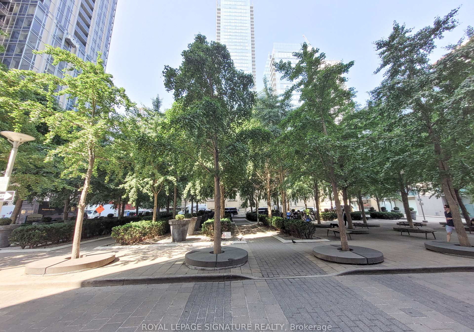 18-yorkville-avenue-toronto-toronto-ontario-c13648680