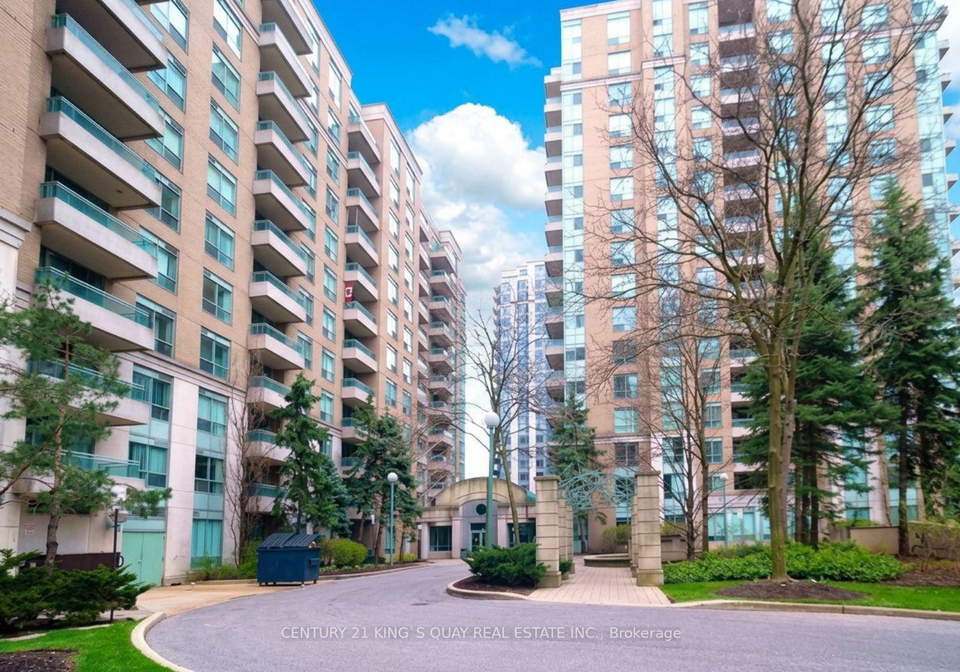 39-pemberton-avenue-toronto-north-york-ontario-c13649158