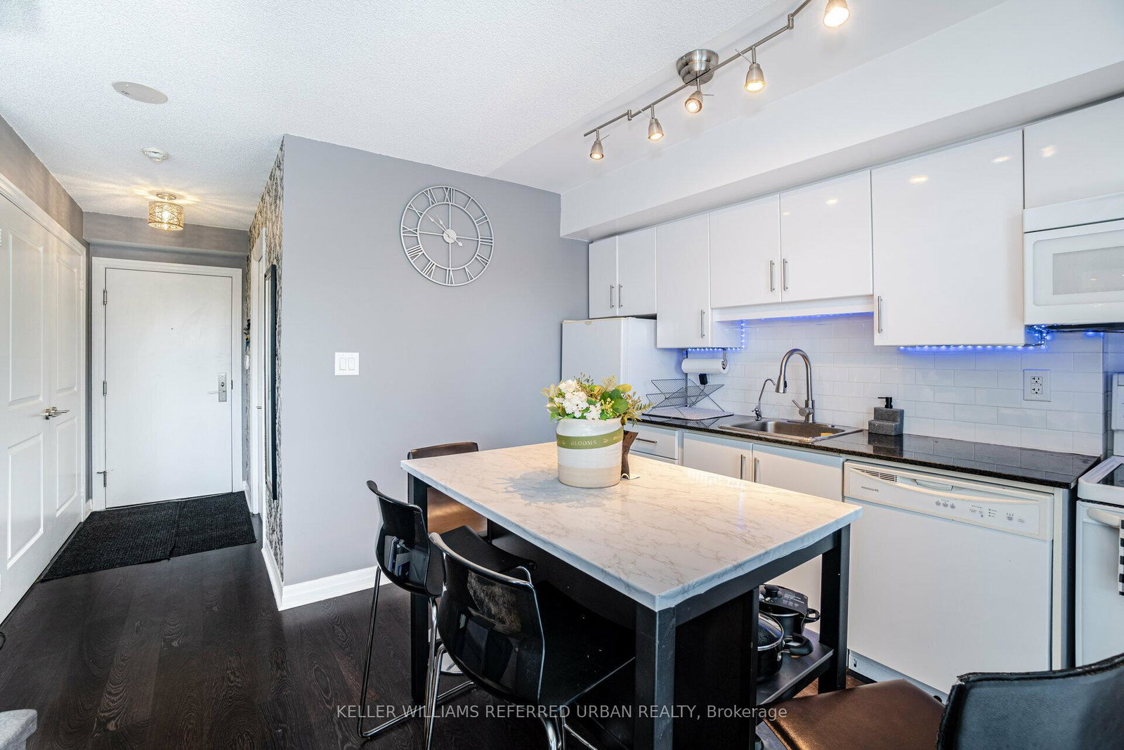 2035-sheppard-avenue-e-toronto-north-york-ontario-c13650260