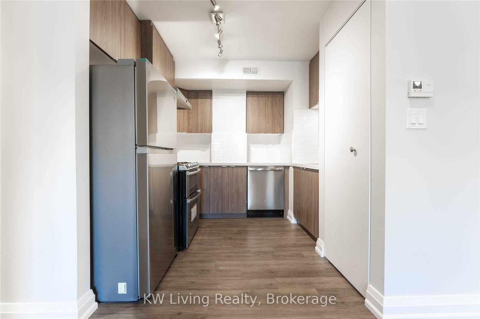 6overton-crescent-toronto-north-york-ontario-c13650270