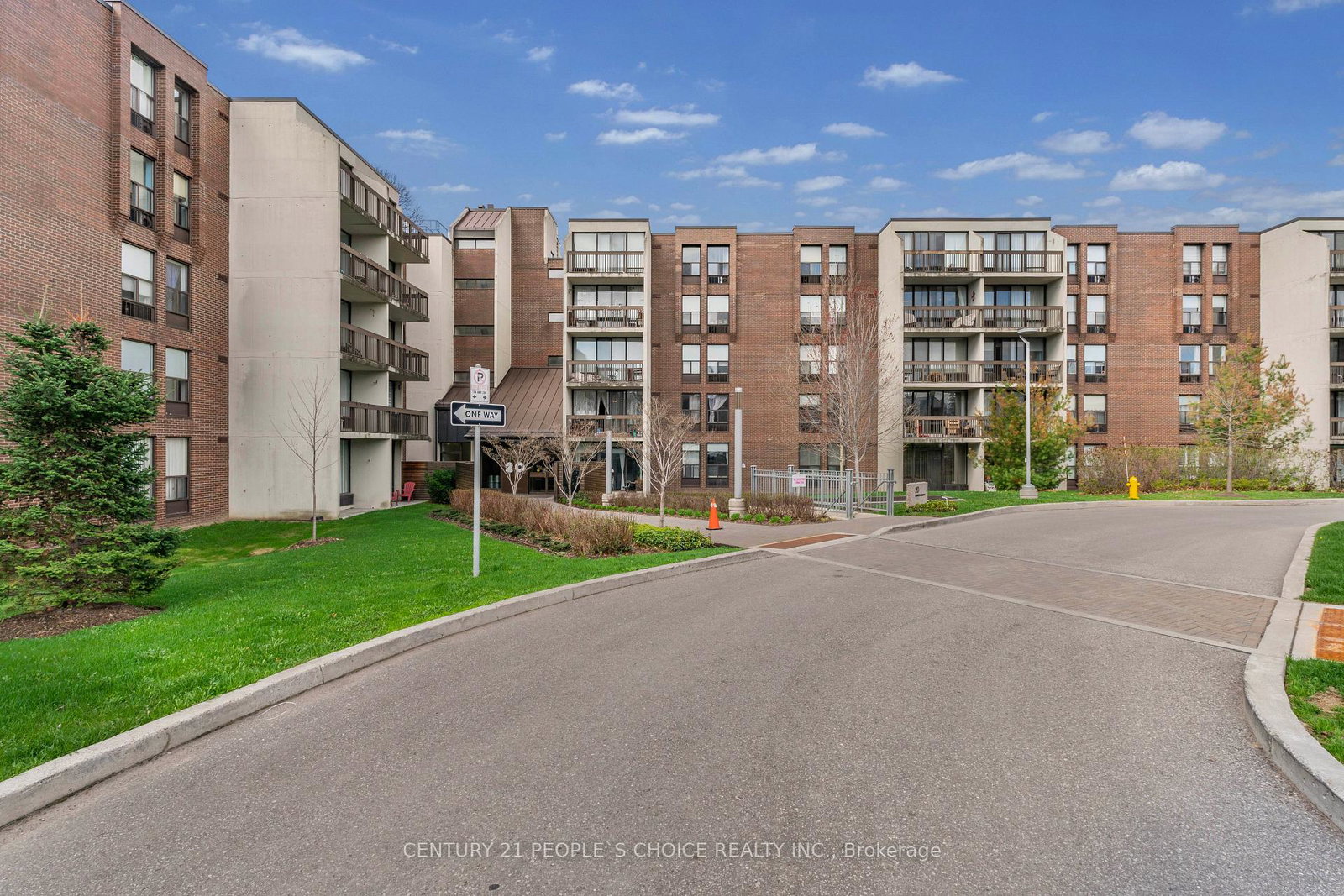 20-fashion-roseway-toronto-north-york-ontario-c13652282