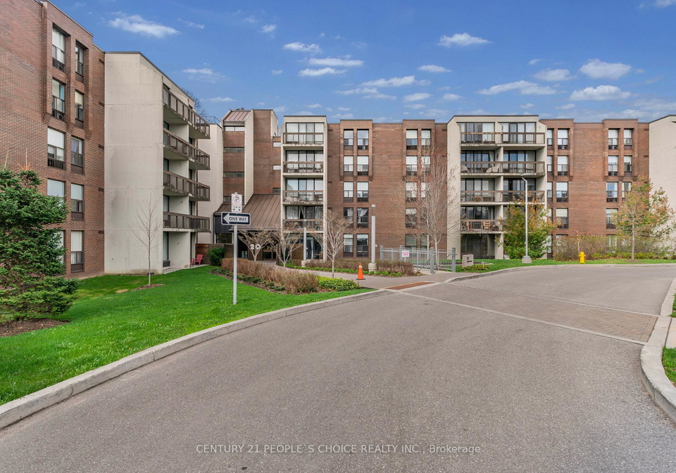 20-fashion-roseway-toronto-north-york-ontario-c13652282