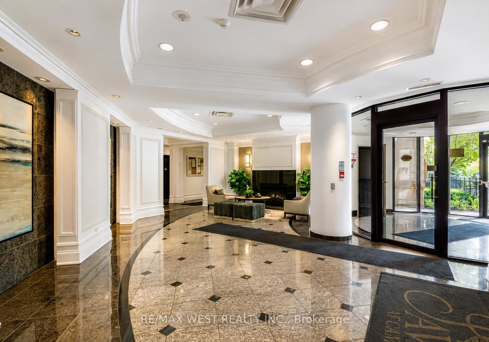16-dallimore-circle-toronto-north-york-ontario-c13653516
