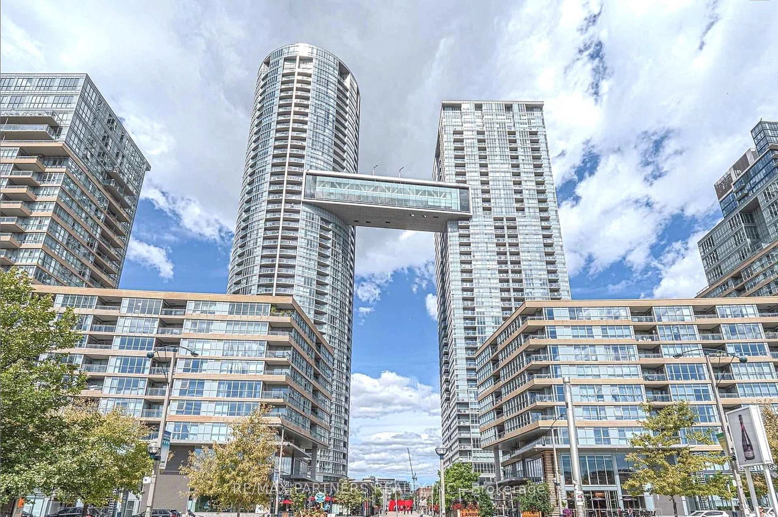 15-iceboat-terrace-toronto-toronto-ontario-c13653526