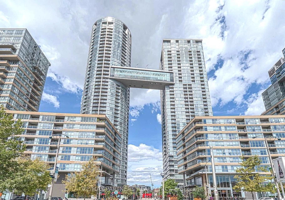 15-iceboat-terrace-toronto-toronto-ontario-c13653526