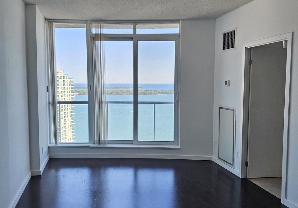 208-queens-quay-w-toronto-toronto-ontario-c13653802