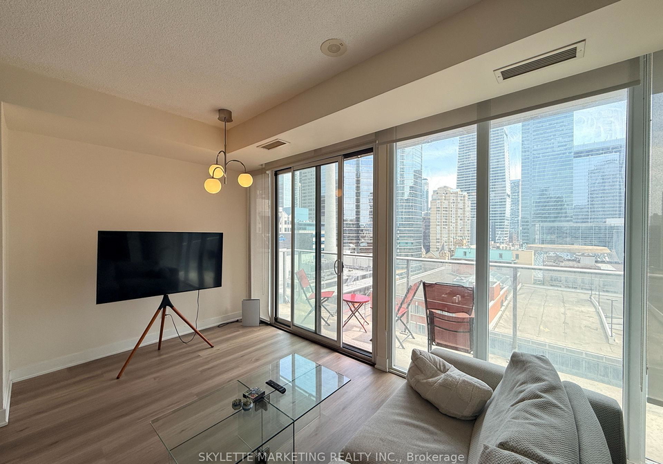 126-simcoe-street-toronto-toronto-ontario-c13654828