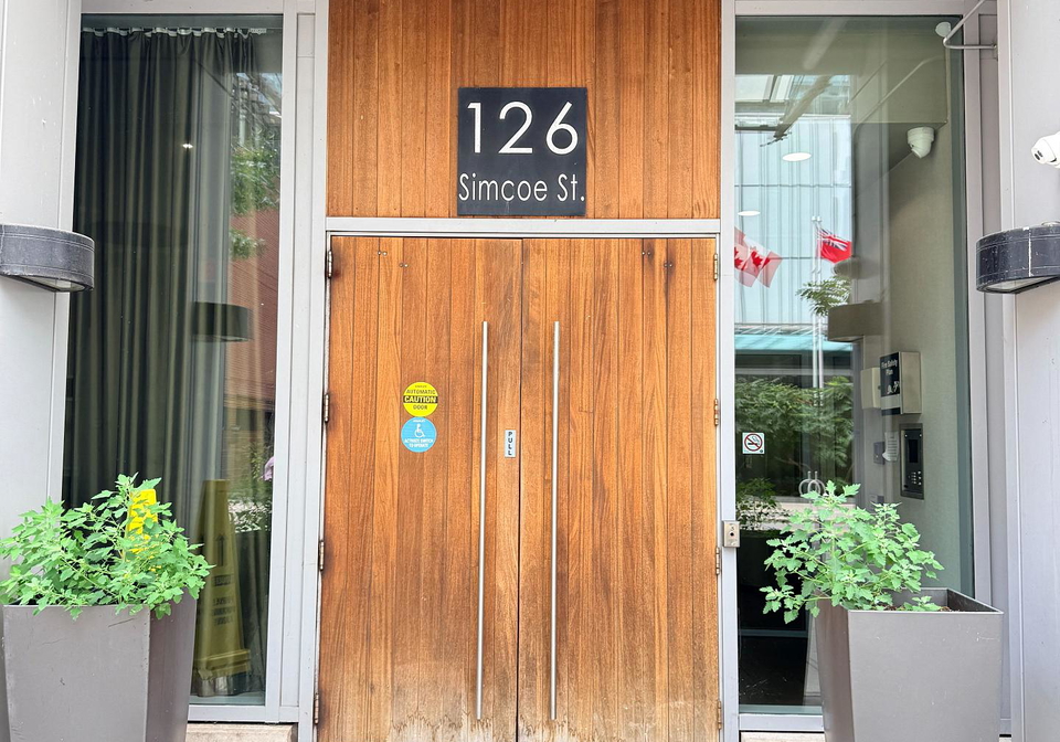 126-simcoe-street-toronto-toronto-ontario-c13654828