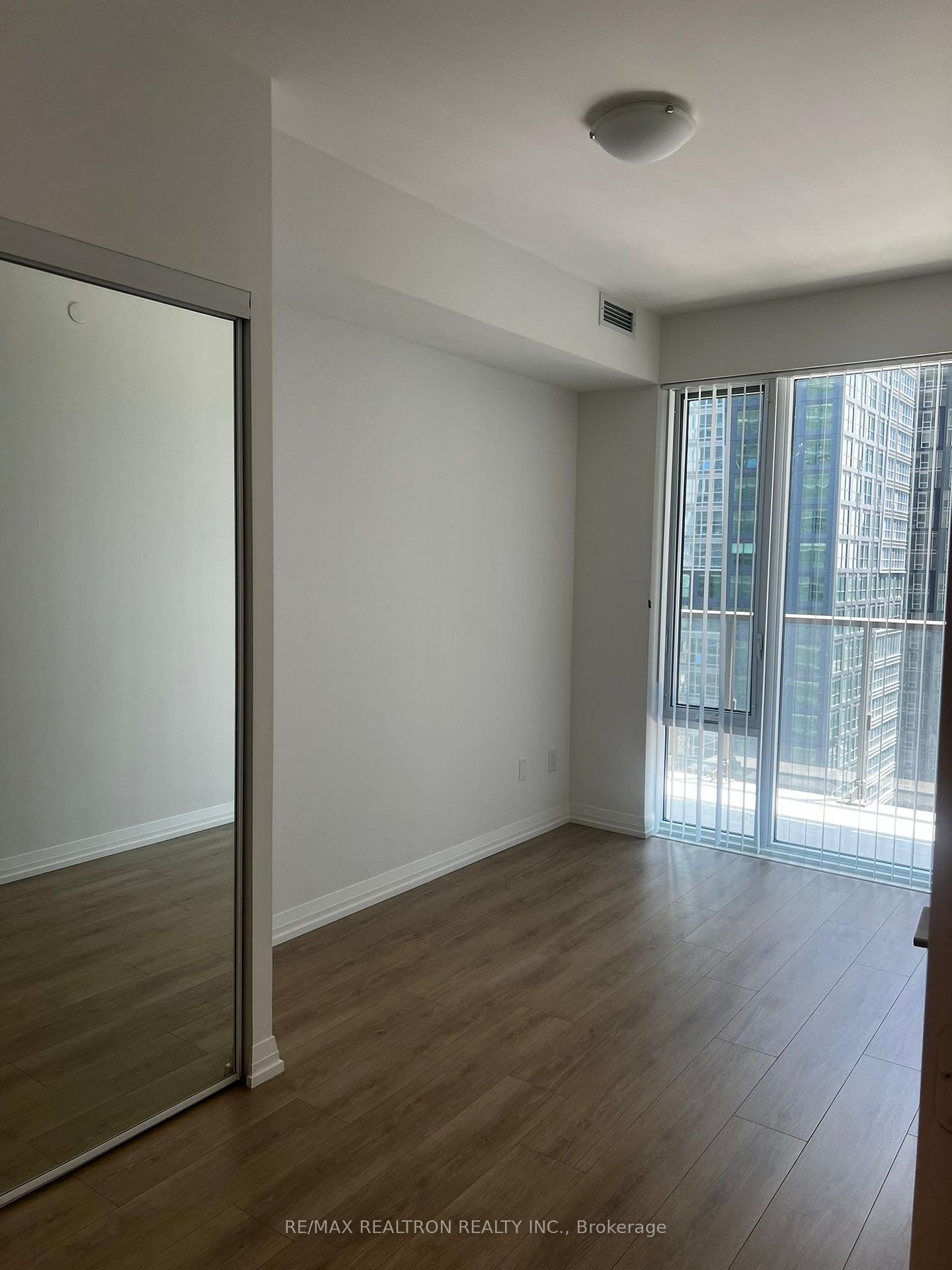 8-widmer-street-toronto-toronto-ontario-c13655206