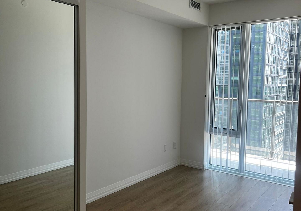 8-widmer-street-toronto-toronto-ontario-c13655206