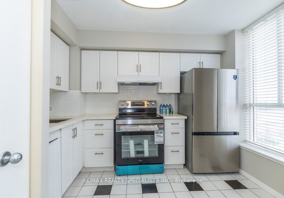 21-overlea-boulevard-toronto-east-york-ontario-c13655704