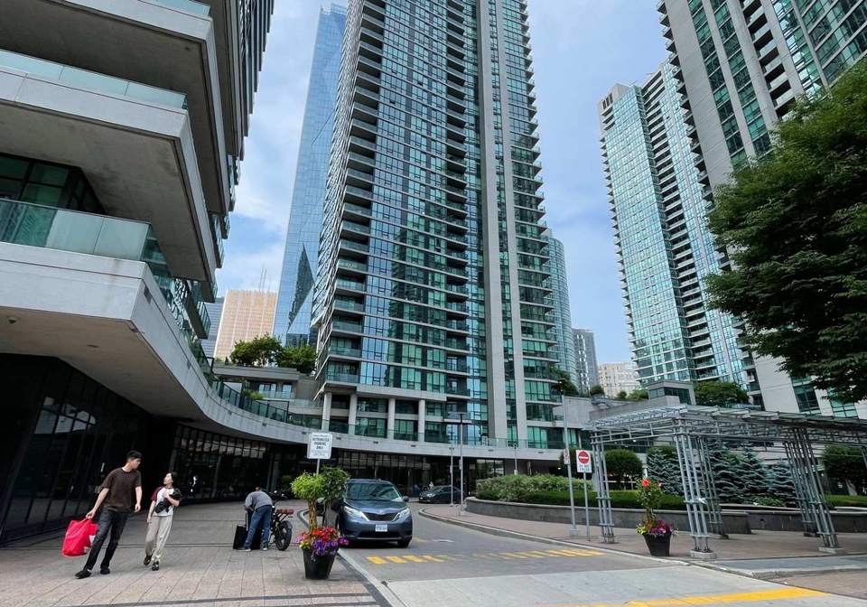 18-harbour-street-toronto-toronto-ontario-c13656328